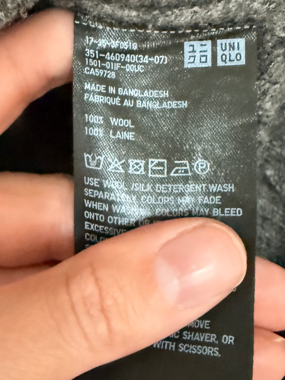 100% Wool Uniqlo Men’s Crewneck Sweater in Charcoal - Picture 2 of 4